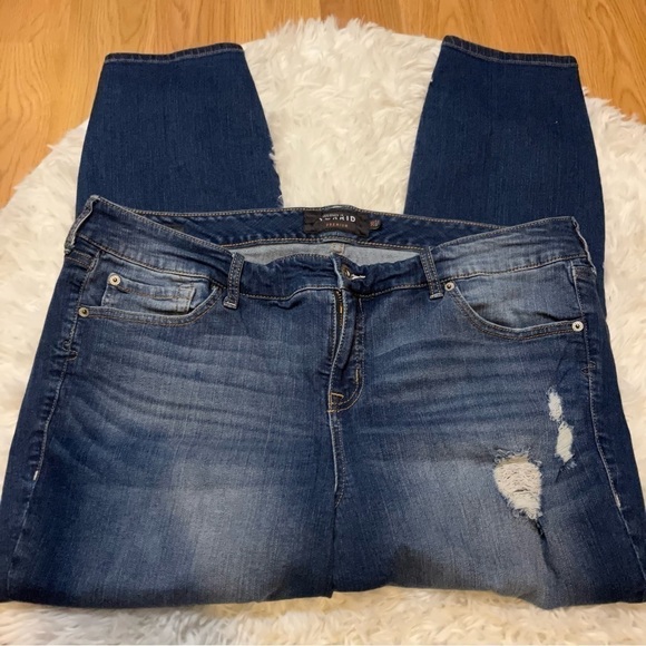 Torrid Crop Classic Skinny Jean In Premium Stretch Light Wash - Picture 2 of 12